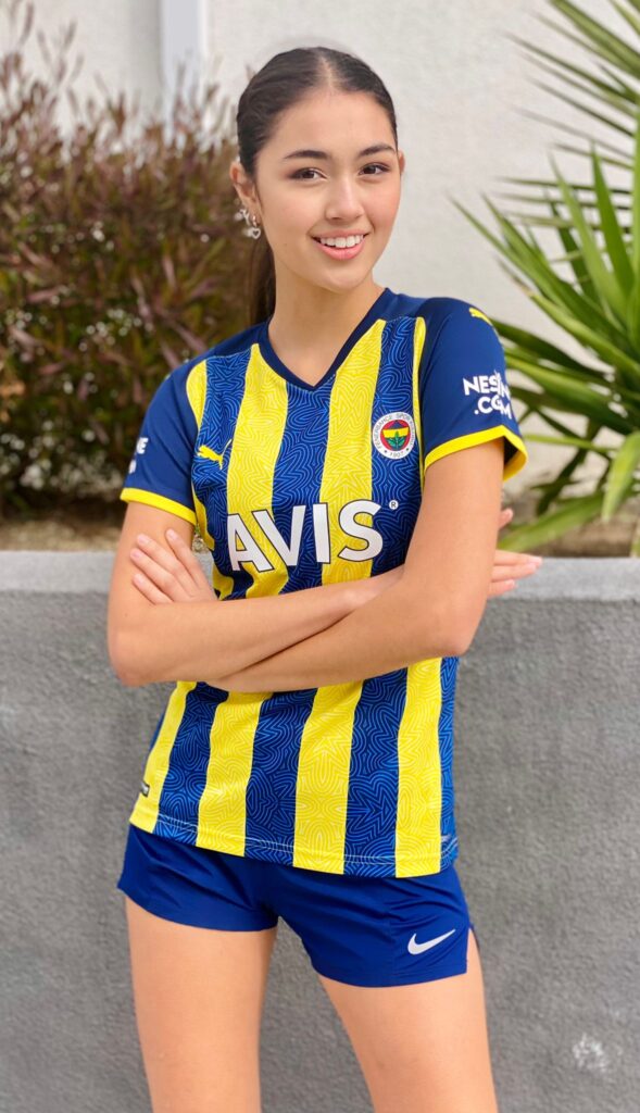 Türkiye ve Fenerbahçe sevdalısı Amerikalı Star Kylin Milan yeni
